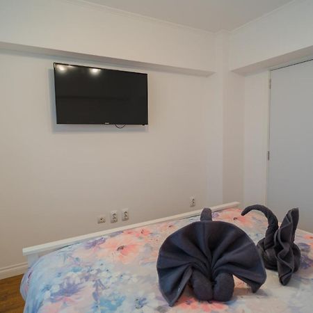 Cozy & Spacious 2Br Apartment With Netflix Bucureşti Ngoại thất bức ảnh