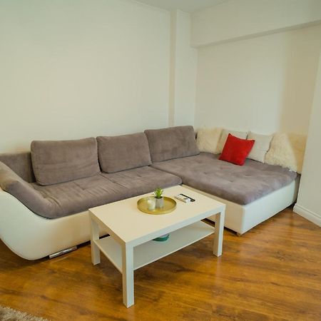 Cozy & Spacious 2Br Apartment With Netflix Bucureşti Ngoại thất bức ảnh