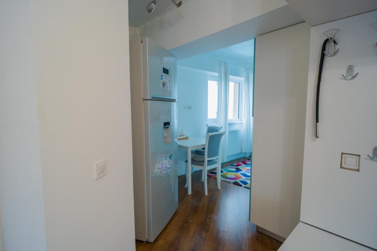 Cozy & Spacious 2Br Apartment With Netflix Bucureşti Ngoại thất bức ảnh