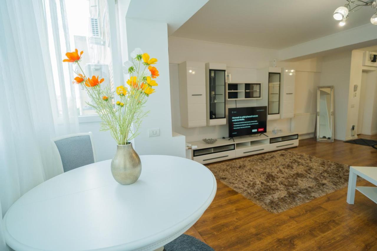 Cozy & Spacious 2Br Apartment With Netflix Bucureşti Ngoại thất bức ảnh