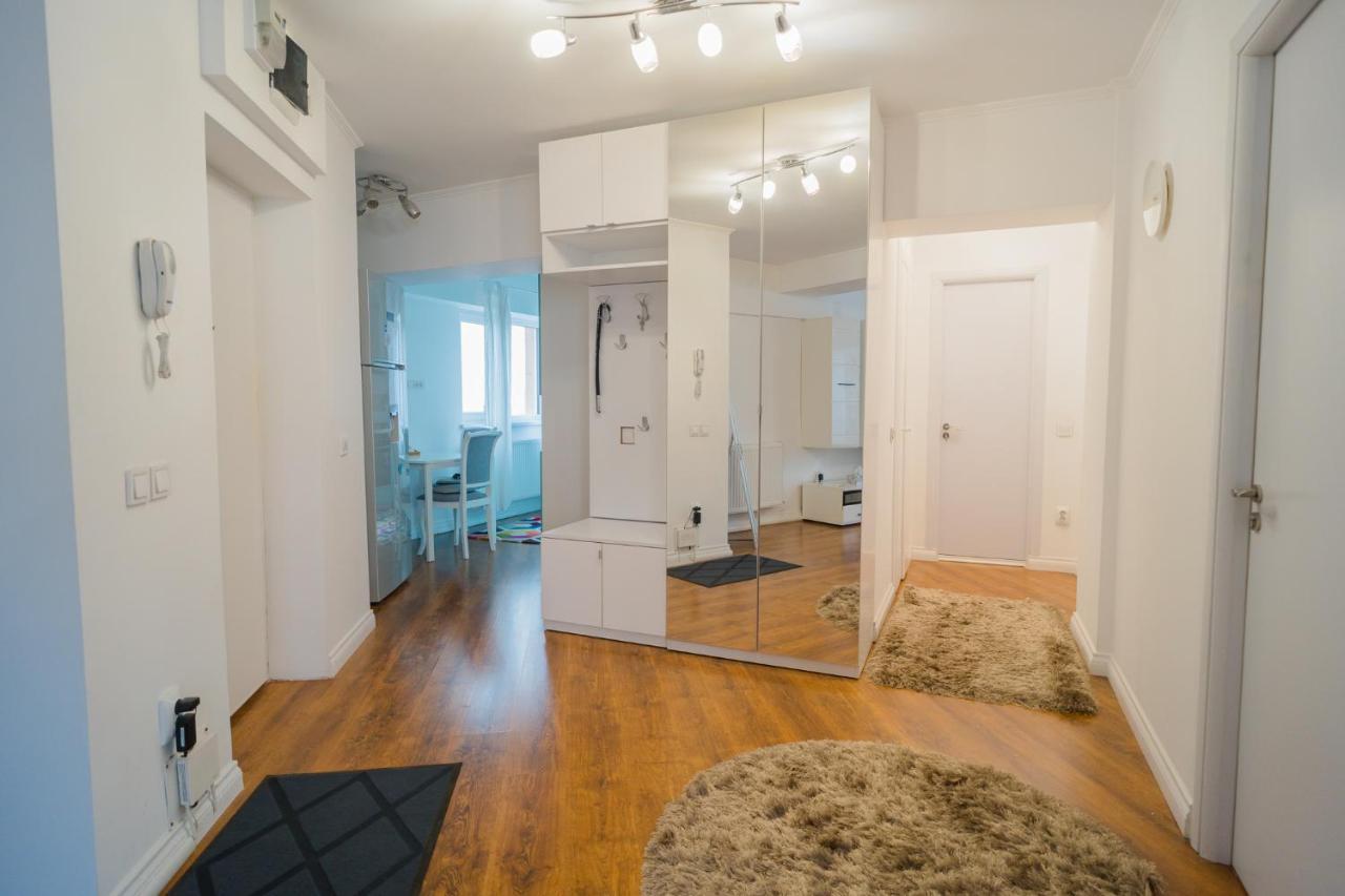 Cozy & Spacious 2Br Apartment With Netflix Bucureşti Ngoại thất bức ảnh