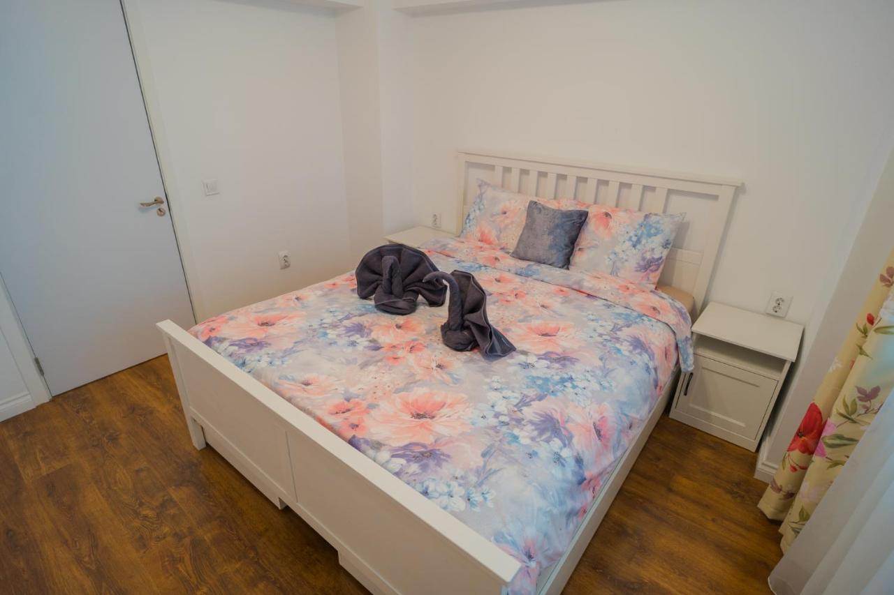 Cozy & Spacious 2Br Apartment With Netflix Bucureşti Ngoại thất bức ảnh