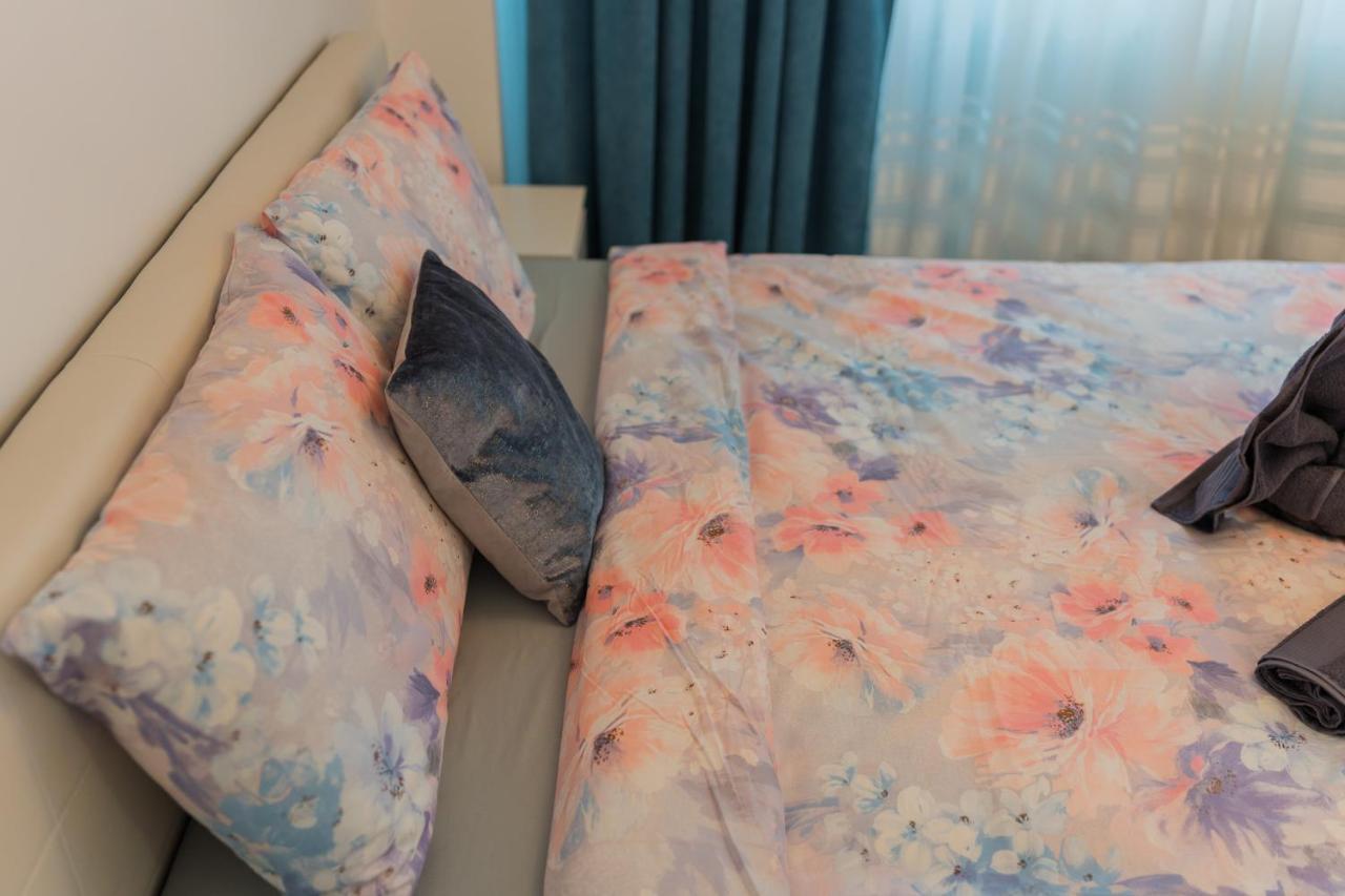 Cozy & Spacious 2Br Apartment With Netflix Bucureşti Ngoại thất bức ảnh