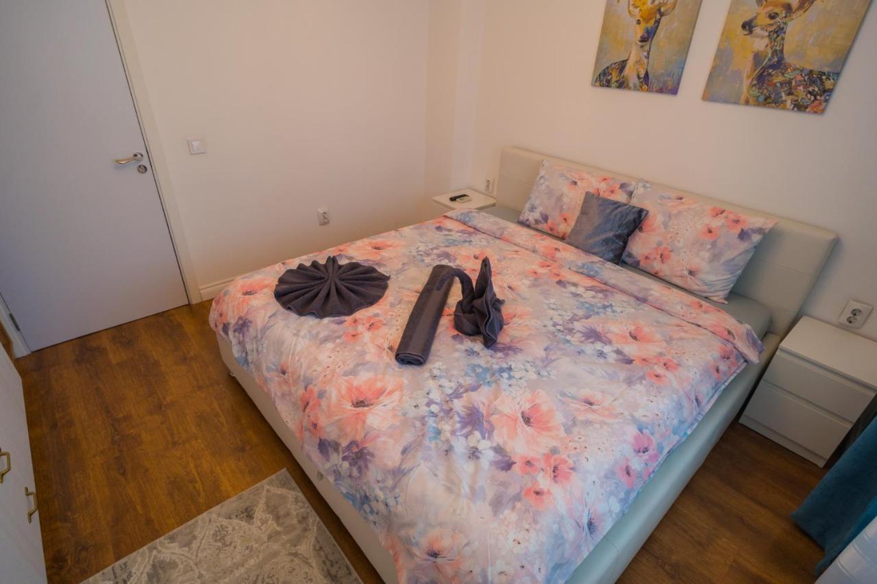 Cozy & Spacious 2Br Apartment With Netflix Bucureşti Ngoại thất bức ảnh