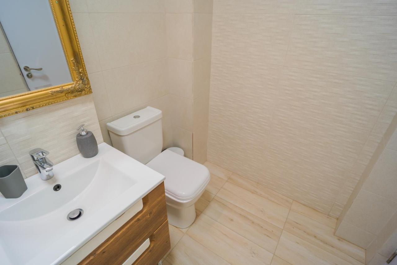 Cozy & Spacious 2Br Apartment With Netflix Bucureşti Ngoại thất bức ảnh