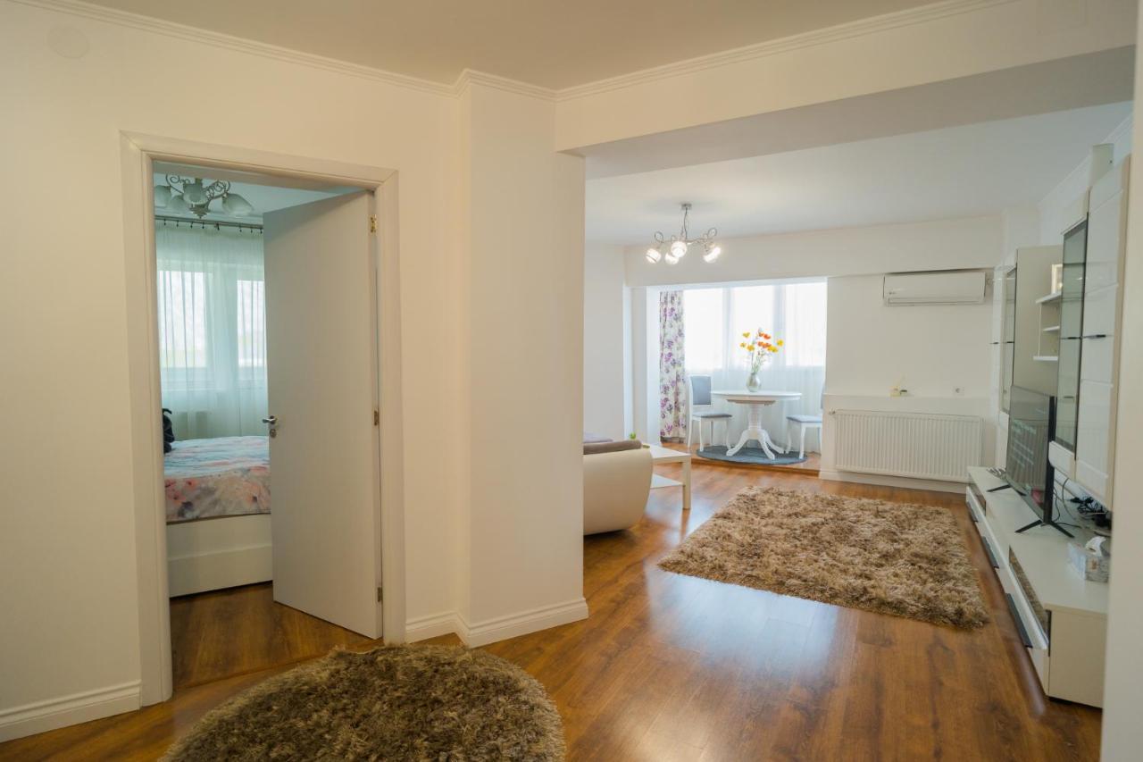 Cozy & Spacious 2Br Apartment With Netflix Bucureşti Ngoại thất bức ảnh