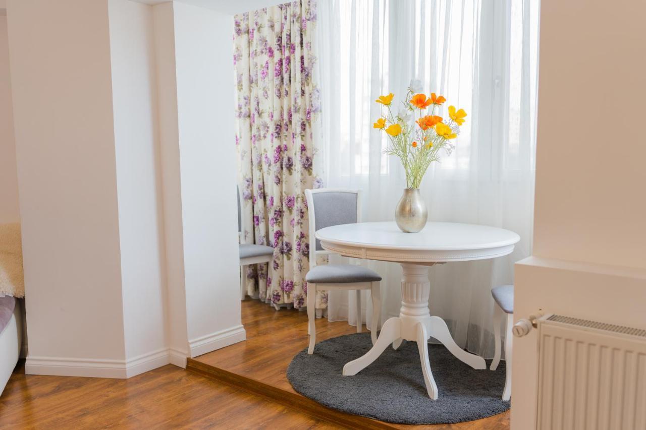 Cozy & Spacious 2Br Apartment With Netflix Bucureşti Ngoại thất bức ảnh
